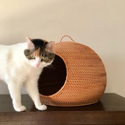 China Sustainable Custom indoor Natural rattan handmade decorative cat dog portable rattan pet beds house for sale