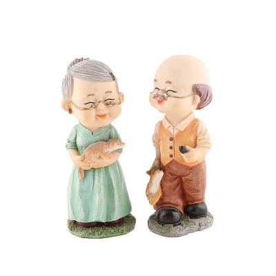 China China Leisure Resin Decoration Bedroom Home Decor Pastoral Elderly Couples Statue Figurines Wholesale for sale