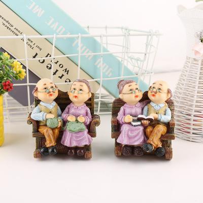 China China 2021 Old Couple Figurines Gifts He Resin Home Decor Wedding Anniversary Gift for sale