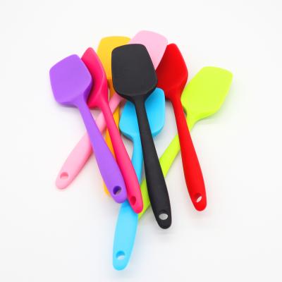 China Decorating Bakeware 20.5cm Sustainable Baking Tool T Shovel Silicone Silica Gel Scraper Colored Scraper for sale