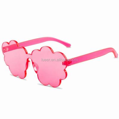 China Fashion Sunglasses 9102 Retro 2020 Fashion Oversized One Piece Cloud Shaped Rimless Sunglasses Party Candy Color Eyewear for sale