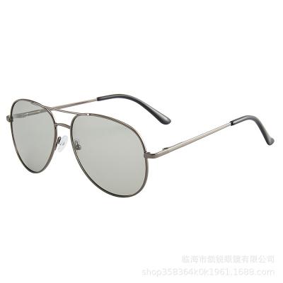 China 2022 Driver Mens Sensitive Autochromic Sun Polarized Sunglasses Driving Sunglasses Drivers Driving Goggles Driver Shades 3028 for sale