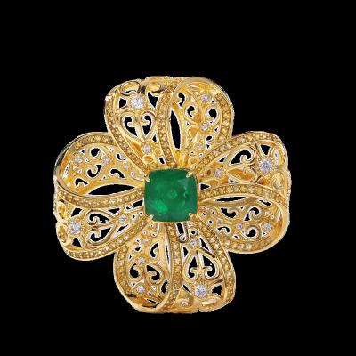 China Classic Hot Selling Classic Emerald Green Flower Pattern Brooch 18K Gold Planted For Women Jewelry for sale