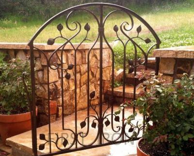 China Beautiful Easily Assembled Iron Pedestrian Gate With Leaf Design for sale