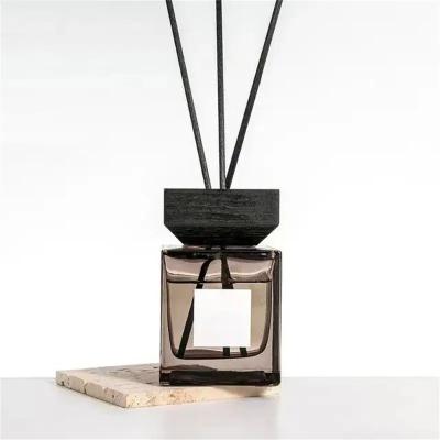 China Luxury Decorative Flameless Design Home Fragrance Glass Reed Diffuser Bottle for sale