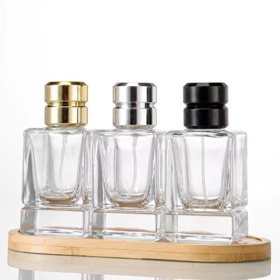 China transparent square convenient perfume spray bottle empty 50ml bayonet thick bottom perfume bottle à venda