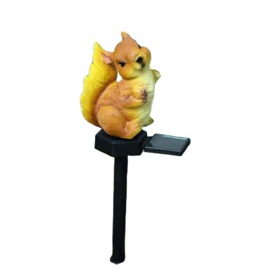 China Cute Squirrel Stake Pathway Garden Resin Solar Squirrel Garden Light Light Material for sale