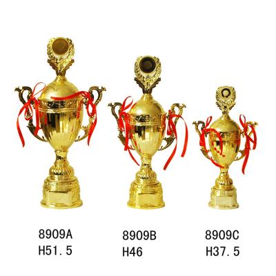 China All Over The World Wholesale China Football Trophy Cup Custom Gold Soccer Trophies Cups for sale