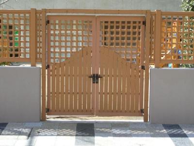 China Recycled WPC Fence Panels Post and Door for Lovely Garden / Courtyard for sale