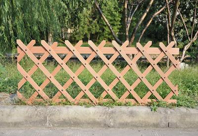 China Anti - UV WPC Garden Fence Composite Board For Landscape And Building for sale