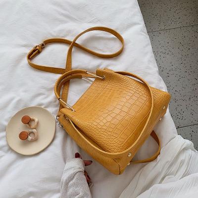 China One-shoulder 2019 Tide Bucket Bag Personality Fashion Handbags Pattern Handbags Autumn And Winter New Retro Fashion Crocodile Diagonal B for sale