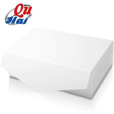 China Recycled Materials Designs Luxury Custom Magnetic Cardboard Gift White Paper Packaging Box for sale