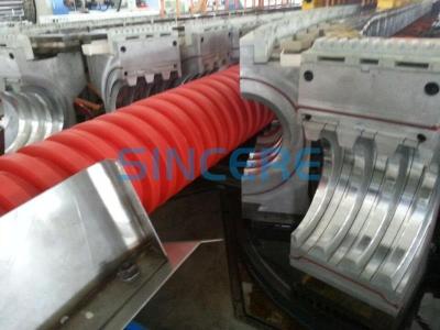 China 600 mm gegolfde buis extrusielijn elektrische buis fabricage machine Te koop