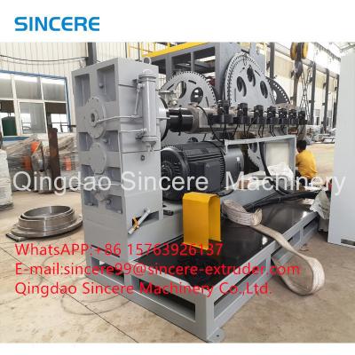 China Eenvoudige schroef behuizing Holle PVC-verbindingsbuis vervaardiging Machine maken Extruder Te koop