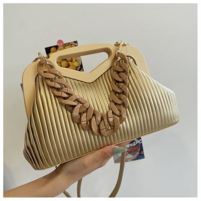 China Hot Selling Fashion New Fashion Pleated Soft Chain Shoulder Handbag for sale