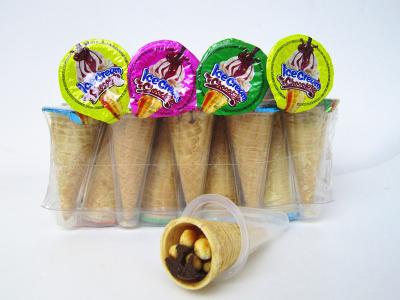 China Atasco del chocolate con el cono de helado curruscante de la galleta en venta