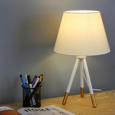 China Feature Brass Plated on Tripod Legs New Product 110V 240V 40W White Table Lamp Shade Bedroom Reading Desk Lamp for sale