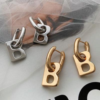 China Hiphop 2021 fashion jewelry wholesale sublimation earings letter gold single metal elegant earring for sale