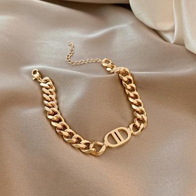 China Retro FASHIONABLE Alloy Wide Link Bracelet Gold Plated Cuban Chain Bracelets For Women for sale