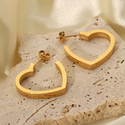 China FASHIONABLE Love Flat Titanium Heart Peach Face Stainless Steel Earrings 18K Gold Steel Stud Earrings for sale