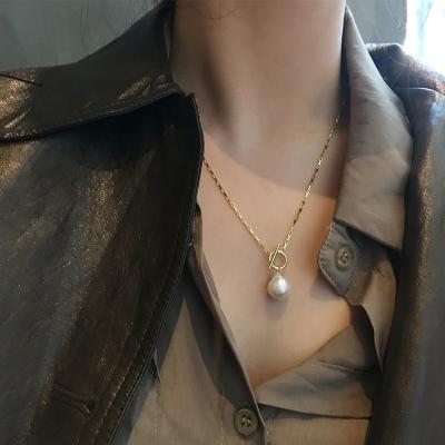 China FASHIONABLE Baroque Freshwater Big Pearl Women's Chain Jewelry Vintage Fashion Luxury Necklace for sale