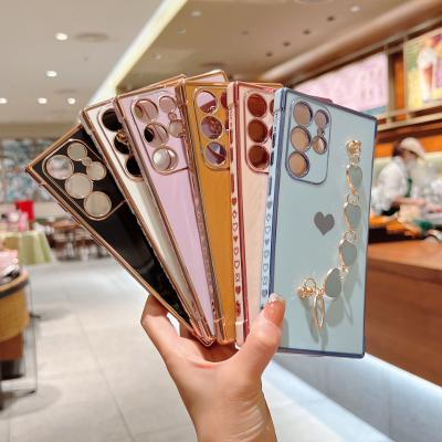 China Luxury Hot Shockproof Heart Side Plating Love Wristband Case For Samsung Galaxy S23 S22 S21 Ultra Heart Pattern Phone Side Cover for sale