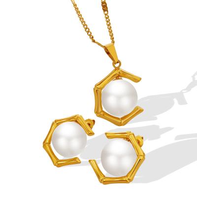 China 2022 Fashion Neutral Personality Fashion Stainless Steel Jewelry Pendant Set French Style Imitation Pearl Retro Necklace Earrings for sale