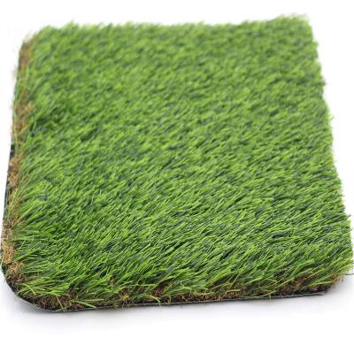 China Good quality UK market garden landscaping green natural looking thick artificial turf en venta