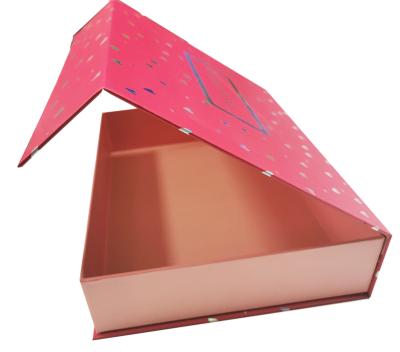 China Recycled Materials Customized Rigid Book Form Folding Magnetic Gold Foil Gift Packing Box for sale