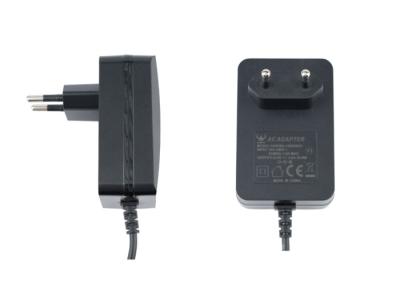 China 24W schwarzer, austauschbarer Stecker-Power-Adapter 5V Ausgangsspannung AU EU US UK Version. zu verkaufen