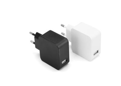 Cina Classe energetica VI Adaptore di alimentazione USB universale AC100-240V Input Adaptore leggero da 90 g in vendita