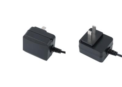 China Intercambiável preto ou branco AC DC Converter 0.2 lb em caixa de plástico à venda