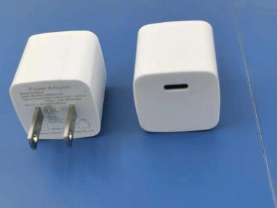 China PD Universal Usb C Adaptador de potencia 20W Salida Cargador blanco para dispositivos PD en venta