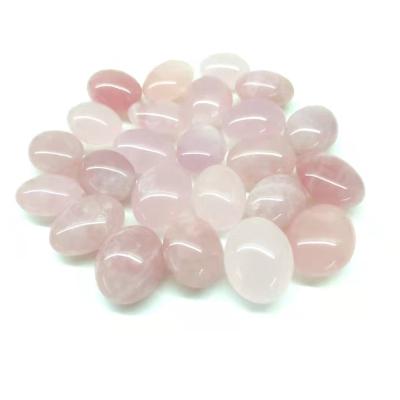 China Natural Raw Quartz Crystal Palm Stone Raw Rock Crystal from Europe Healing Rose Quartz Palm Stone For Gifts for sale