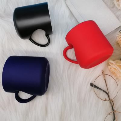 China Disposable Discoloration Heart Shaped Handle Hot Water DIY Photo Ceramic Mug With Pictures DIY Sublimation Mug for sale