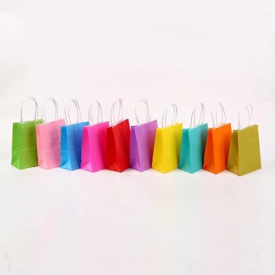 China Simple Shopping Bag Disposable Paper Bag Kraft Paper Wrapping Paper Shopping Bags With Handle for sale