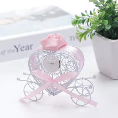 China Durable Handmade Iron Carriage Sugar Box Heart Tinplate Wedding Candy Gift Box for sale