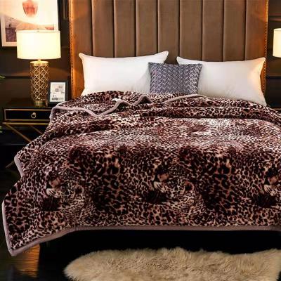 China WEIYUE Mink Blanket Thick Weight Anti-pilling Soft Style Customized Your Logo OEM Factory Wholesale Blankets for sale