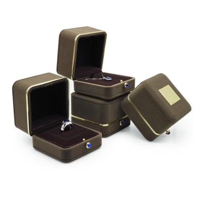 China New Design Luxury Coffee Velvet Jewelry Boxes Workmanship Handcrafted/Diamond Mulberry Jewelery Boxes With Metal Circle Decoration for sale