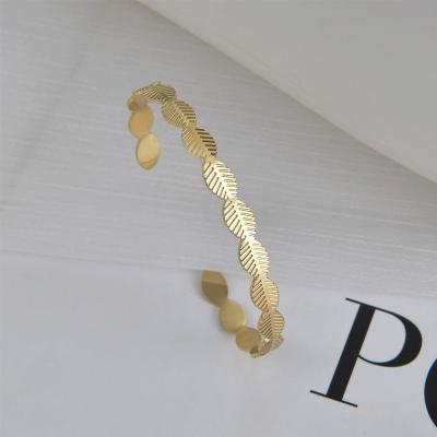 China 316l 14k Gold Plating Stainless Steel Leaf Stackable Bracelets Fashionable High Quality Lead Free Nickel Free Leaf Adjustable Bracelets for sale