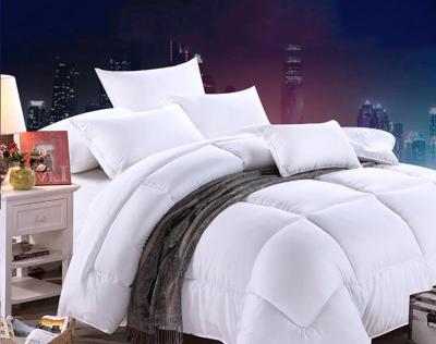 China Universal Hotel Industry Viable Bed Linen Set Fabric White Comforter Microfiber Blanket Cotton Quilt Wholesale 100% Luxury Hotel Comforter for sale