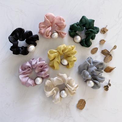 China YueTong 2020 New Big Pearl Hair Tie Elastic Hair Jewelry Vintage Hair Cloth Scrunchy Elastic Ponytail Holder For Girl for sale