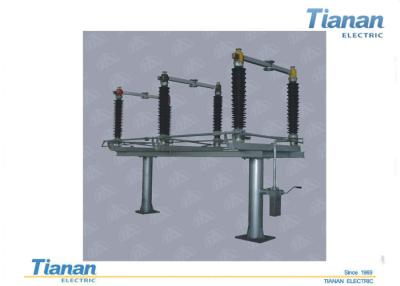 中国 Gw4接地スイッチ、断路器との三相Hvの接続解除スイッチ屋外AC 126kv 販売のため