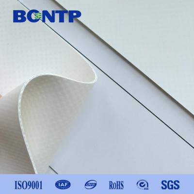 China Pvc Met een laag bedekt Geteerd zeildoek Waterdicht in Broodje voor anti-uv Bestand vlek de met hoge weerstand van de membraanstructuur en brand - vertrager Te koop