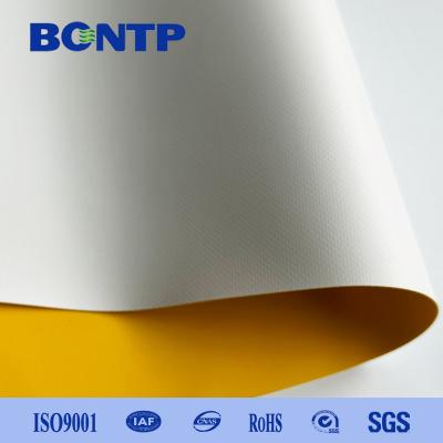 Chine Tissus en tissu revêtu de PVC à surface mate avec couverture de camion brillante à vendre