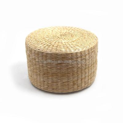 China 2022 Anti-Static New Round Straw Seat Pad, Japanese Style Handmade Floor Ottoman For Party Living Room Bay Window for sale