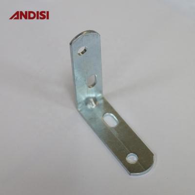 China Brackets de ángulo recto de hierro para muebles de madera, brackets de esquina de metal de 2 mm de espesor en venta