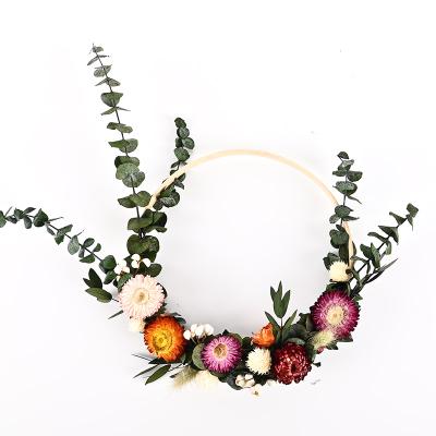 China Wholesale New Design Non-Toxic Flower Round Garland Wedding Decorative Flowers and Daisy Eucalyptus Wreath Garlands for sale