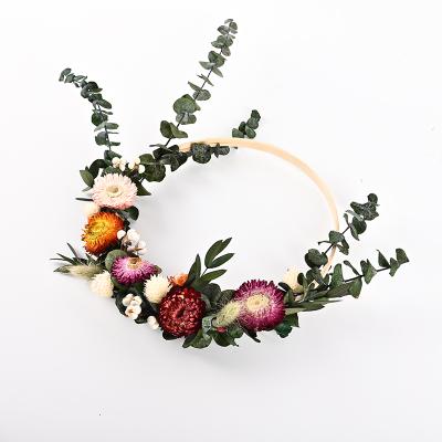 China Rate Supplier Christmas Garland Garden's First Decoration Non-Toxic Daisy Eucalyptus Wreath Dry By 36cm for sale