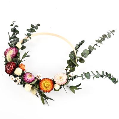 China Real Flower Garland Wedding Car Decoration Wreath Daisy Eucalyptus Non-Toxic Head Wreath for sale